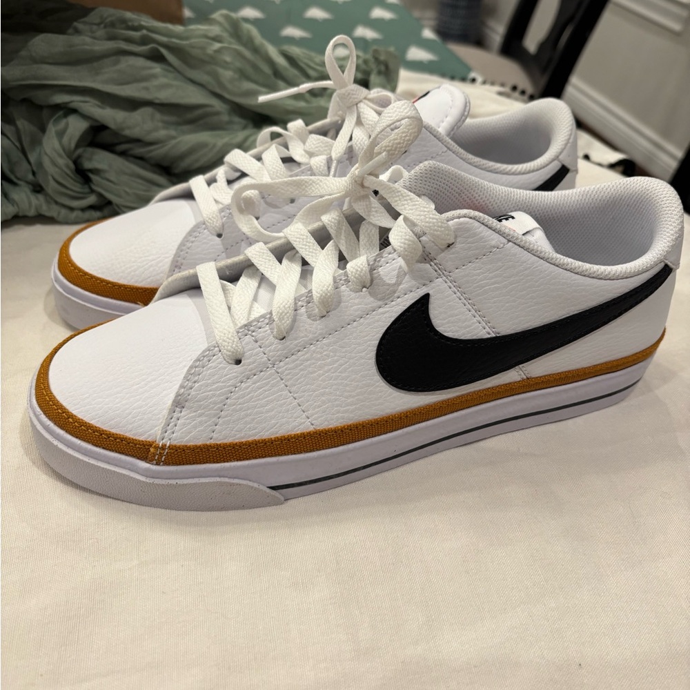 Nike Court Legacy NN Men’s White Black Gum Sneakers Size 8.5 New
